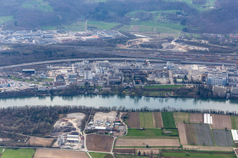 Vue aérienne de Locaux de l'usine coopérative Coop à Pratteln dans le département Paysage bâlois, Suisse