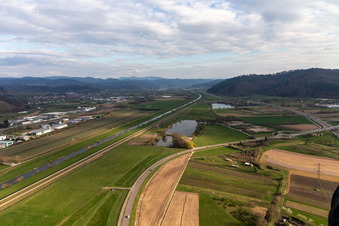 Vue oblique de B33 à le quartier Elgersweier in Offenburg dans le département Bade-Wurtemberg, Allemagne