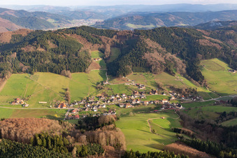 Vue aérienne de Untertal à le quartier Prinzbach in Biberach dans le département Bade-Wurtemberg, Allemagne