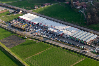 Vue aérienne de Magasin de bricolage hagebaumarkt Steinach à Steinach dans le département Bade-Wurtemberg, Allemagne