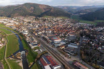 Vue aérienne de Haslach im Kinzigtal dans le département Bade-Wurtemberg, Allemagne