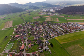 Vue aérienne de Quartier Unterentersbach in Zell am Harmersbach dans le département Bade-Wurtemberg, Allemagne