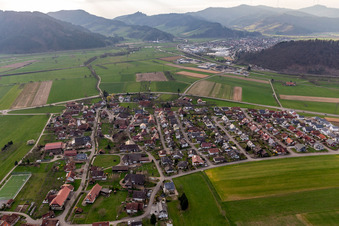 Vue aérienne de Quartier Unterentersbach in Zell am Harmersbach dans le département Bade-Wurtemberg, Allemagne