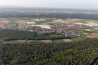 Vue aérienne de Hatzenbühl dans le département Rhénanie-Palatinat, Allemagne