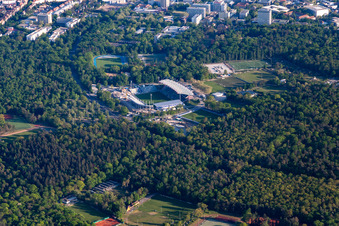 Vue aérienne de Reconstruction du KSC Wildparkstadion à le quartier Innenstadt-Ost in Karlsruhe dans le département Bade-Wurtemberg, Allemagne