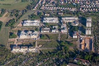 Parc technologique à le quartier Rintheim in Karlsruhe dans le département Bade-Wurtemberg, Allemagne du point de vue du drone