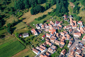 Vue aérienne de Hügelstr à le quartier Gräfenhausen in Annweiler am Trifels dans le département Rhénanie-Palatinat, Allemagne