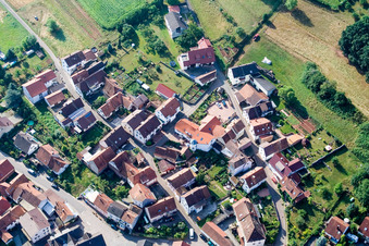 Vue aérienne de Hohlstr à le quartier Gräfenhausen in Annweiler am Trifels dans le département Rhénanie-Palatinat, Allemagne