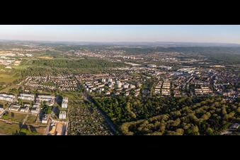 Vue aérienne de Centre-ville à le quartier Oststadt in Karlsruhe dans le département Bade-Wurtemberg, Allemagne