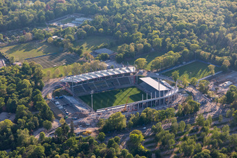 Vue aérienne de Reconstruction du KSC Wildparkstadion à le quartier Innenstadt-Ost in Karlsruhe dans le département Bade-Wurtemberg, Allemagne
