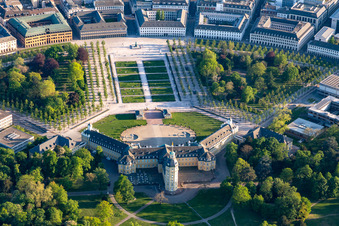 Vue aérienne de Parc du château du château Karlsruhe au Zirkel à le quartier Innenstadt-West in Karlsruhe dans le département Bade-Wurtemberg, Allemagne