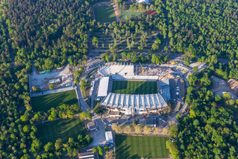 Reconstruction du KSC Wildparkstadion à le quartier Innenstadt-Ost in Karlsruhe dans le département Bade-Wurtemberg, Allemagne d'en haut