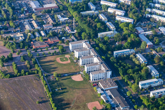 Vue aérienne de Université d'État coopérative d'Erzbergerstraße à le quartier Nordstadt in Karlsruhe dans le département Bade-Wurtemberg, Allemagne