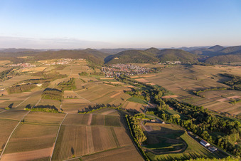 Vue oblique de Klingenmünster dans le département Rhénanie-Palatinat, Allemagne