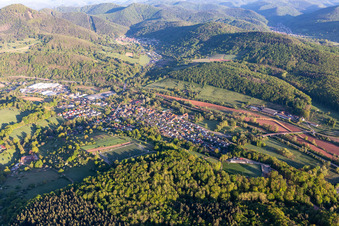 Annweiler am Trifels dans le département Rhénanie-Palatinat, Allemagne vue d'en haut