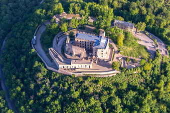 Vue aérienne de Complexe du château de Hambach à le quartier Diedesfeld in Neustadt an der Weinstraße dans le département Rhénanie-Palatinat, Allemagne