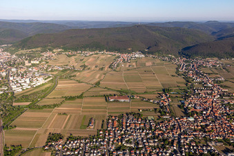 Vue aérienne de Métallurgie à le quartier Mußbach in Neustadt an der Weinstraße dans le département Rhénanie-Palatinat, Allemagne