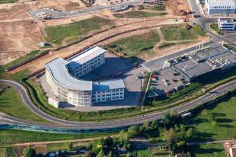 Vue aérienne de Ensemble de bureaux et d'immeubles commerciaux Hermann-Staudinger-Straße en Queichheim à le quartier Queichheim in Landau in der Pfalz dans le département Rhénanie-Palatinat, Allemagne