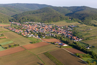 Vue aérienne de Oberotterbach dans le département Rhénanie-Palatinat, Allemagne