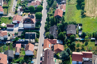 Vue aérienne de Rue Hahnenbach à le quartier Gräfenhausen in Annweiler am Trifels dans le département Rhénanie-Palatinat, Allemagne