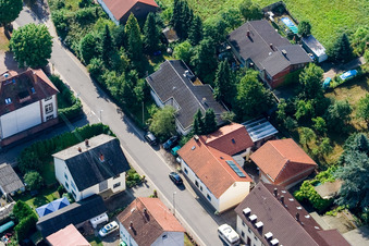 Vue aérienne de Rue Hahnenbach à le quartier Gräfenhausen in Annweiler am Trifels dans le département Rhénanie-Palatinat, Allemagne