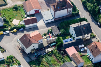 Vue aérienne de Schulstr à le quartier Gräfenhausen in Annweiler am Trifels dans le département Rhénanie-Palatinat, Allemagne