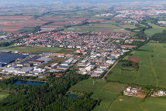 Offenbach an der Queich dans le département Rhénanie-Palatinat, Allemagne depuis l'avion