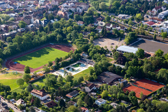 Vue aérienne de Südpfalzstadion sans salle de sport ronde à Landau in der Pfalz dans le département Rhénanie-Palatinat, Allemagne