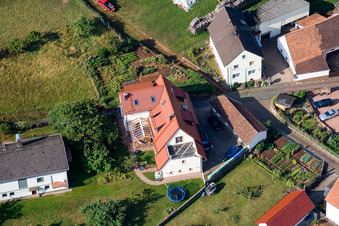 Vue oblique de Hohlstr à le quartier Gräfenhausen in Annweiler am Trifels dans le département Rhénanie-Palatinat, Allemagne