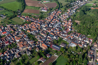 Vue aérienne de Quartier Ingenheim in Billigheim-Ingenheim dans le département Rhénanie-Palatinat, Allemagne