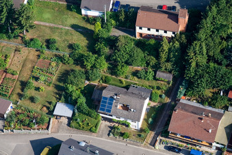 Vue oblique de À Wingertsberg à le quartier Gräfenhausen in Annweiler am Trifels dans le département Rhénanie-Palatinat, Allemagne