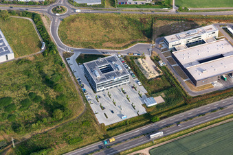 Vue aérienne de Zone commerciale Carl-Benz-Straße avec Fischer, UNITEC MTS à Rülzheim dans le département Rhénanie-Palatinat, Allemagne