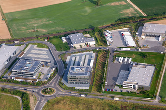 Vue aérienne de Zone industrielle dans la vallée de Spire avec Kardex Software GmbH et ITK Engineering GmbH à Rülzheim dans le département Rhénanie-Palatinat, Allemagne