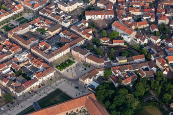 Vue aérienne de Luitpoldplatz, Administration du district à Germersheim dans le département Rhénanie-Palatinat, Allemagne