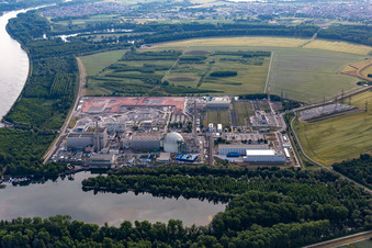 Vue aérienne de Ancienne centrale nucléaire de Phillippsburg après la démolition des deux tours de refroidissement à Philippsburg dans le département Bade-Wurtemberg, Allemagne