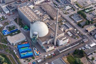 Ancienne centrale nucléaire de Phillippsburg après la démolition des deux tours de refroidissement à Philippsburg dans le département Bade-Wurtemberg, Allemagne d'en haut