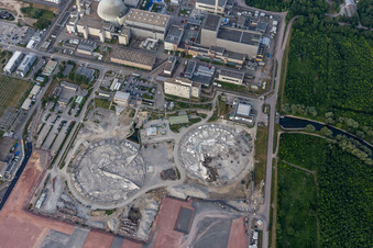 Enregistrement par drone de Ancienne centrale nucléaire de Phillippsburg après la démolition des deux tours de refroidissement à Philippsburg dans le département Bade-Wurtemberg, Allemagne