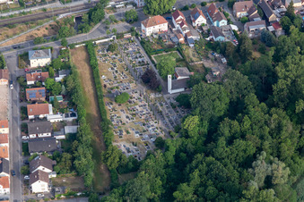Vue aérienne de Cimetière à le quartier Sondernheim in Germersheim dans le département Rhénanie-Palatinat, Allemagne
