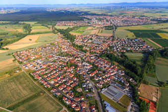 Vue aérienne de Vue du village depuis le sud-est à Kuhardt dans le département Rhénanie-Palatinat, Allemagne