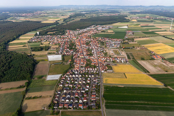Vue oblique de Hatzenbühl dans le département Rhénanie-Palatinat, Allemagne