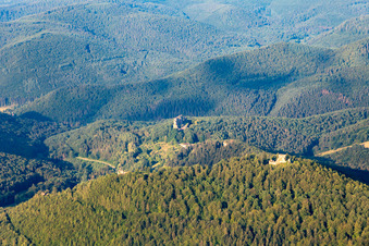 Vue aérienne de Wegelnburg à Wingen dans le département Bas Rhin, France