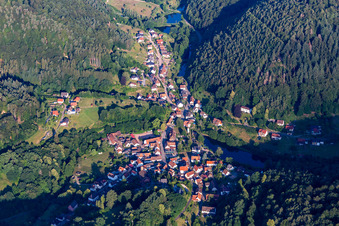 Vue aérienne de Vue sur le village à Schönau dans le département Rhénanie-Palatinat, Allemagne