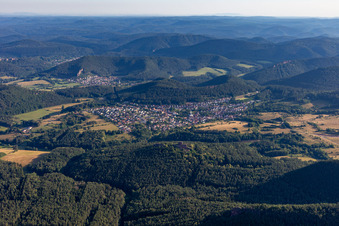 Vue aérienne de Busenberg dans le département Rhénanie-Palatinat, Allemagne