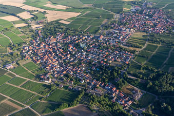 Vue oblique de Oberotterbach dans le département Rhénanie-Palatinat, Allemagne