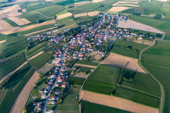 Vue aérienne de Oberlauterbach dans le département Bas Rhin, France