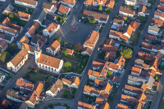 Vue oblique de Neuburg am Rhein dans le département Rhénanie-Palatinat, Allemagne
