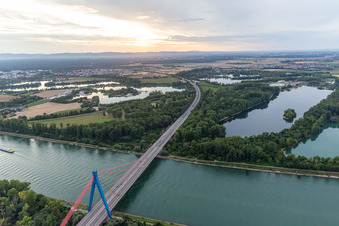 Vue aérienne de Pont du Rhin de Spire pour l'A61 à Hockenheim dans le département Bade-Wurtemberg, Allemagne