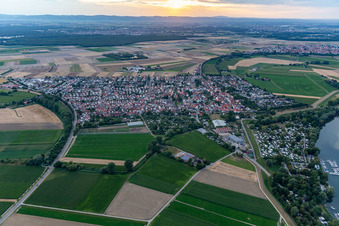 Vue aérienne de Otterstadt dans le département Rhénanie-Palatinat, Allemagne