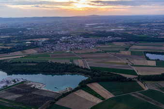 Vue aérienne de Neuhofen dans le département Rhénanie-Palatinat, Allemagne