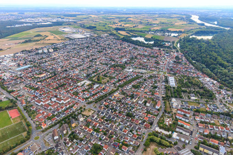 Vue aérienne de Vue de la ville depuis le nord-est à Ketsch dans le département Bade-Wurtemberg, Allemagne